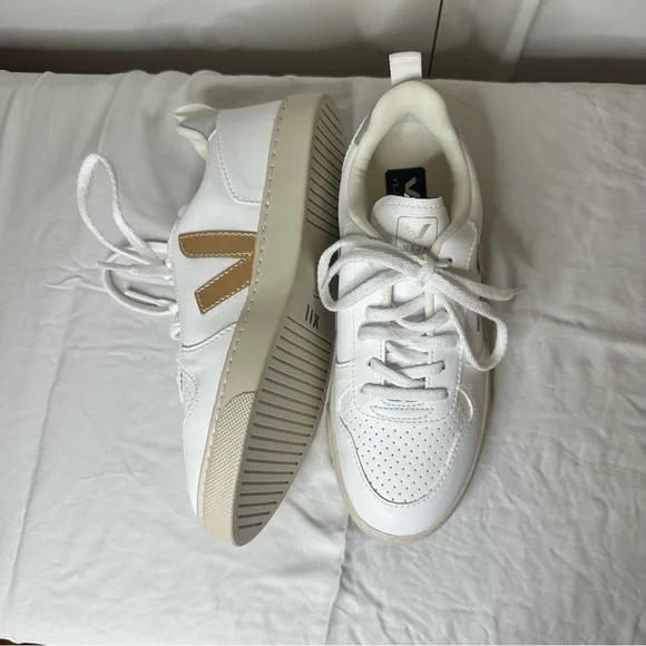 NWOT Veja V-10 CWL Sneakers White Platine Gold Silver Leather Lace Up Chrome 5 - Picture 5 of 10